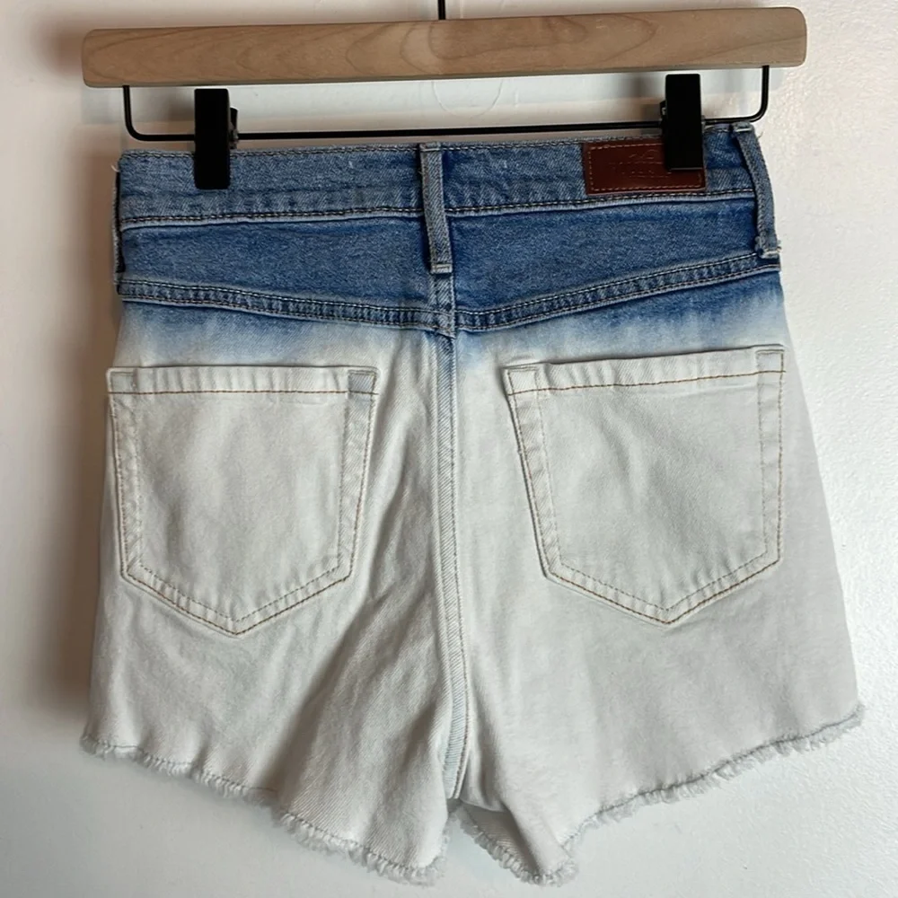 Hollister Ombre Denim Ultra High Rise Short Shorts 0 / 24